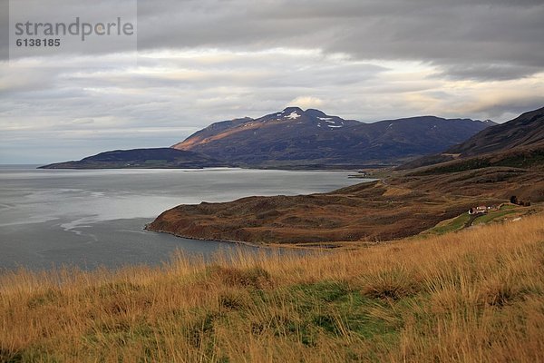 Blick auf den Eyjafördur-Fjord bei Akureyri  Island