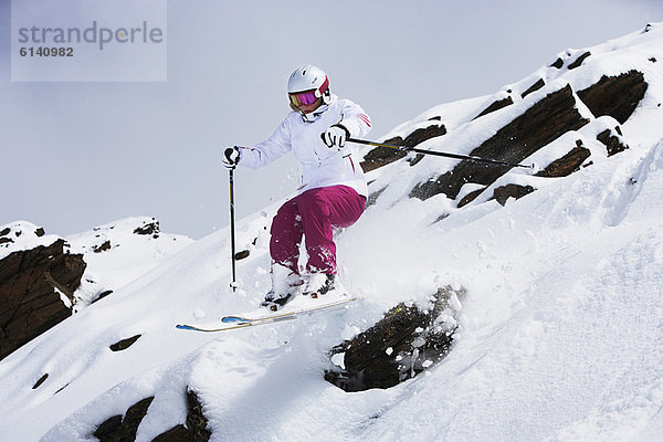 Skifahrer  Schnee  springen  Hang