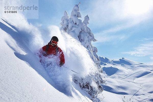 Skifahren auf verschneiter Piste