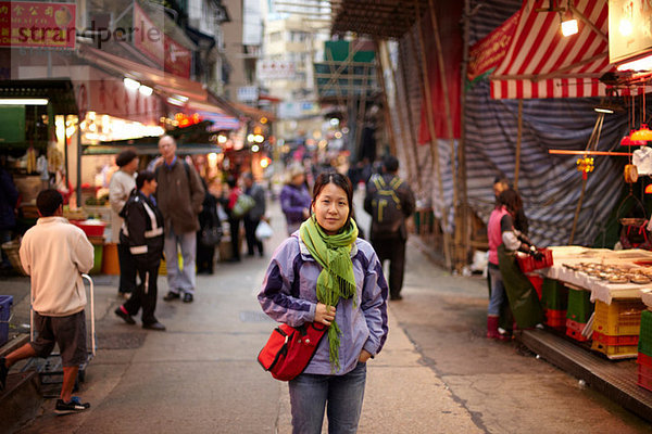 Porträt einer Frau auf dem Markt  Hong Kong  China