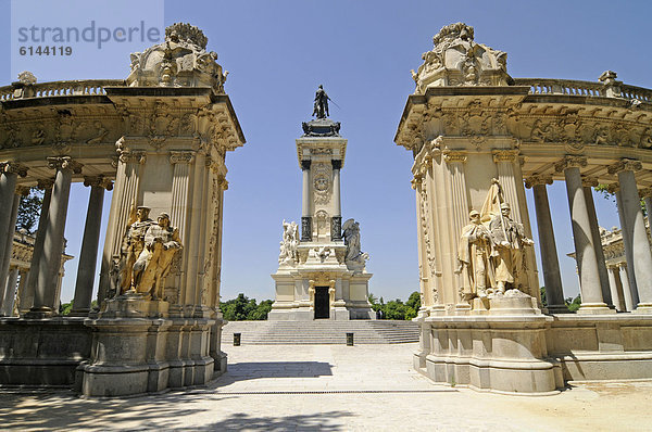König Alfonso Xll  Reiterstandbild  Retiro Park  Madrid  Spanien  Europa  ÖffentlicherGrund