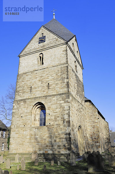 Kirche St. Peter  Hohensyburg  Syburg  Dortmund  Ruhrgebiet  Nordrhein-Westfalen  Deutschland  Europa  ÖffentlicherGrund