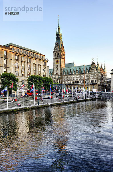 Rathaus  Reesendamm und Kleine Alster in Hamburg  Deutschland  Europa