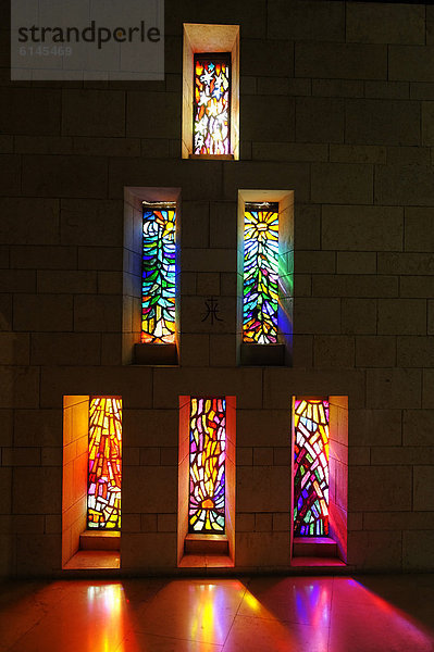 Farbige Glasfenster  Verkündigungsbasilika Nazareth  Nazaret  Galiläa  Israel  Naher Osten