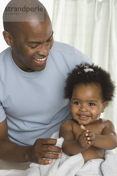 geben  Menschlicher Vater  Tochter  Baby