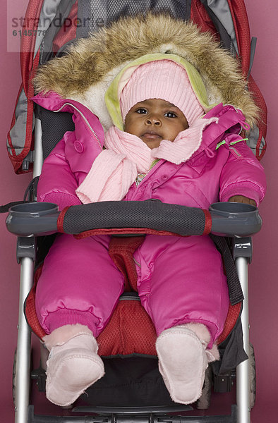 hoch  oben  Winter  Kleidung  Verpackung  Mädchen  Baby  umwickelt