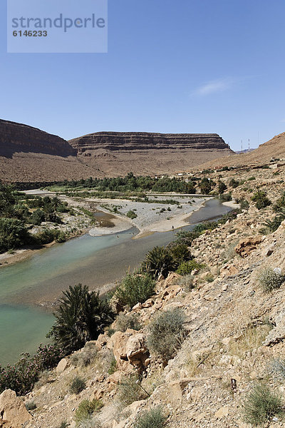 Fluss im Atlas-Gebirge  Königreich Marokko  Maghreb  Afrika