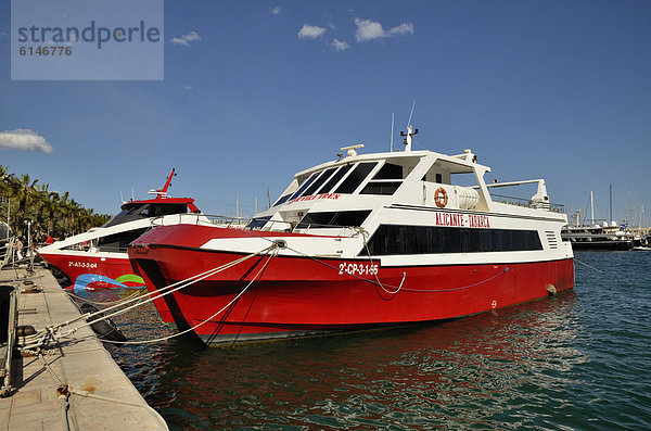 Fährschiff zur Insel Tabarca  Isla de Tabarca  im Hafen von Alicante  Costa Blanca  Spanien  Europa