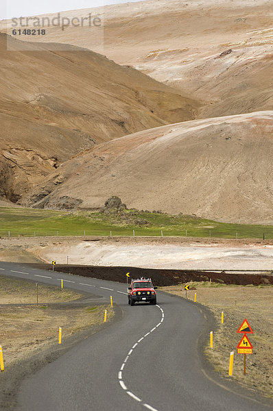 Straße in der Nähe von Lake Myvatn  Reykjahlid  Island  Polarregionen