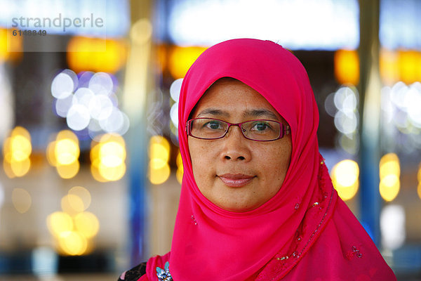 Muslimische Frau  Portrait  Nationalmoschee  Kuala Lumpur  Malaysia  Südostasien  Asien