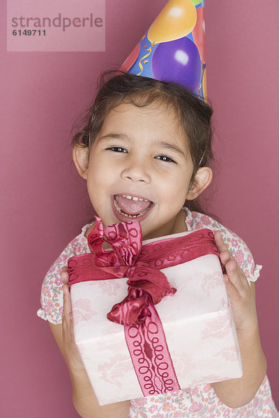Geschenk  Portrait  Hut  Verpackung  Geburtstag  Mädchen  umwickelt