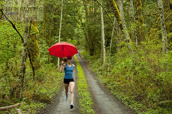 Regenschirm  Schirm  Fernverkehrsstraße  Training  mischen  Läufer  Mixed