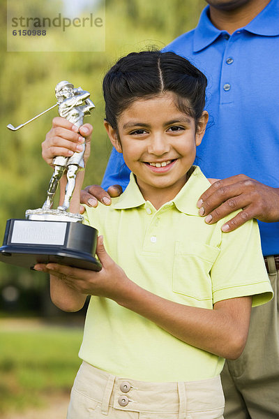 Hispanier  halten  Golfsport  Golf  Mädchen  Pokal