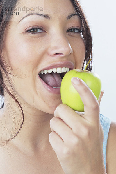 junge Frau Essen apple