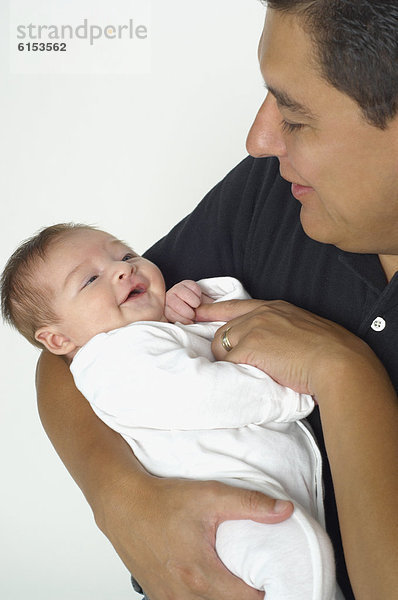 lächeln  Menschlicher Vater  Hispanier  Baby