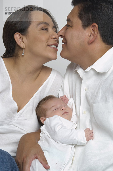 umarmen  Menschliche Eltern  Hispanier  Baby