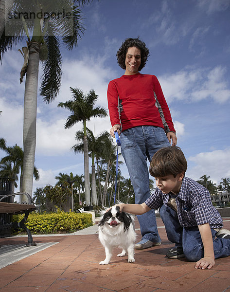 Menschlicher Vater  Sohn  Hispanier  Hund