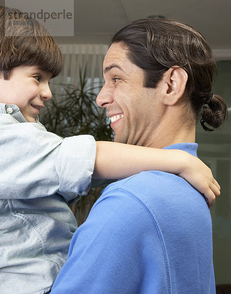 lächeln  Menschlicher Vater  Sohn  Hispanier