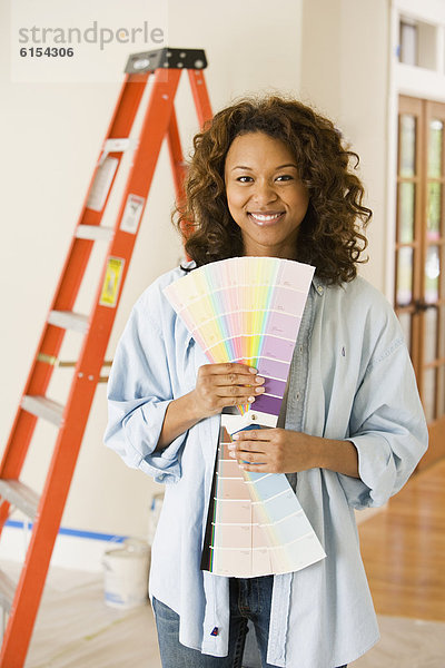 Frau  halten  Farbe  Farben  Stoff  bemalen