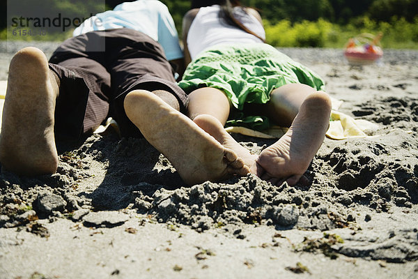 liegend  liegen  liegt  liegendes  liegender  liegende  daliegen  Strand