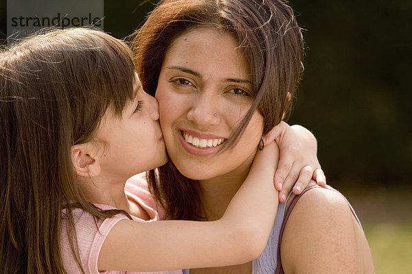 küssen  Hispanier  Mädchen  Mutter - Mensch