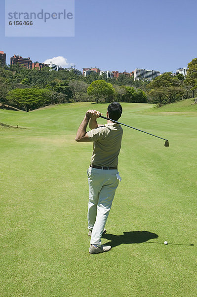 Mann  Hispanier  Golfsport  Golf  spielen