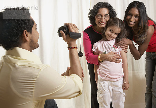 Menschlicher Vater  Indianer  aufzeichnen  Camcorder