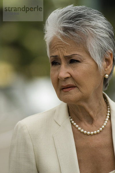 Senior  Senioren  Frau  Hispanier  Perle  Kleidung