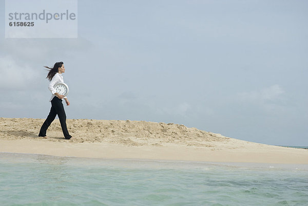 Frau  tragen  Strand  Uhr