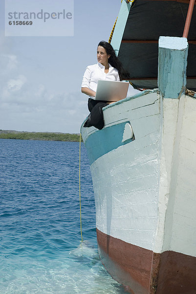 Geschäftsfrau arbeiten Hispanier Boot