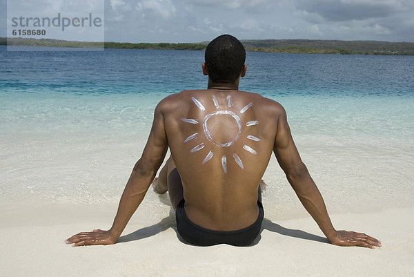 sitzend  Mann  Strand  Hispanier