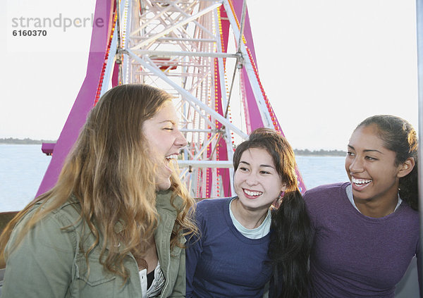 Mädchen  multikulturell  Riesenrad  rad