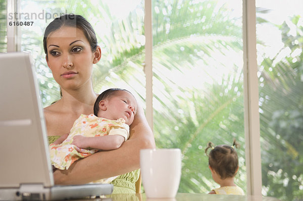 Hispanier  halten  Mutter - Mensch  Baby