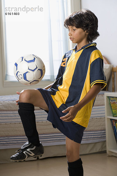 Junge - Person  mischen  Fußball  Ball Spielzeug  Mixed