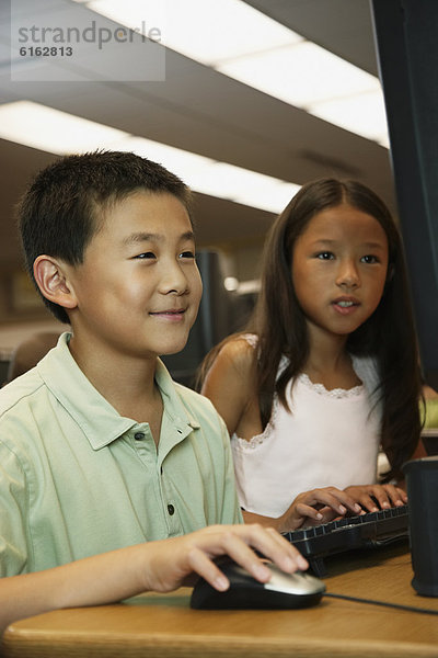 benutzen Computer Schule (Einrichtung) Student