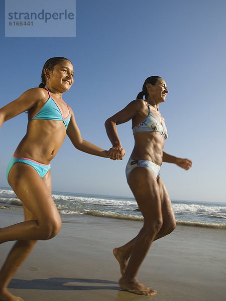 Strand  Hispanier  rennen  Tochter  Mutter - Mensch