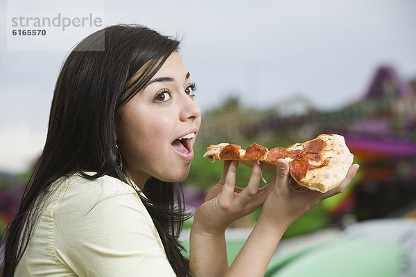 mischen  Pizza  essen  essend  isst  Jugendlicher  Mädchen  Mixed