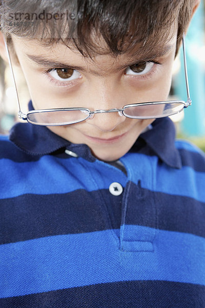 Brille  Junge - Person  Hispanier  Kleidung