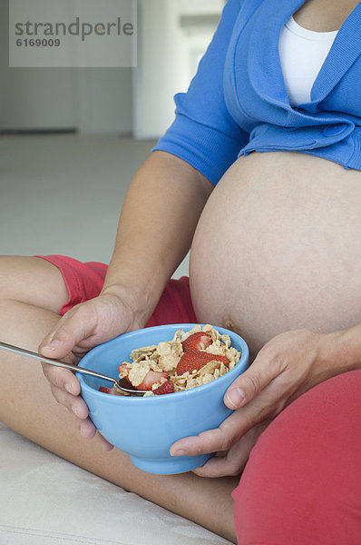 Getreide  Frau  Schwangerschaft  essen  essend  isst