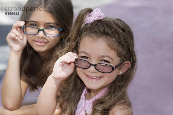 Brille  Schwester  Hispanier  Kleidung