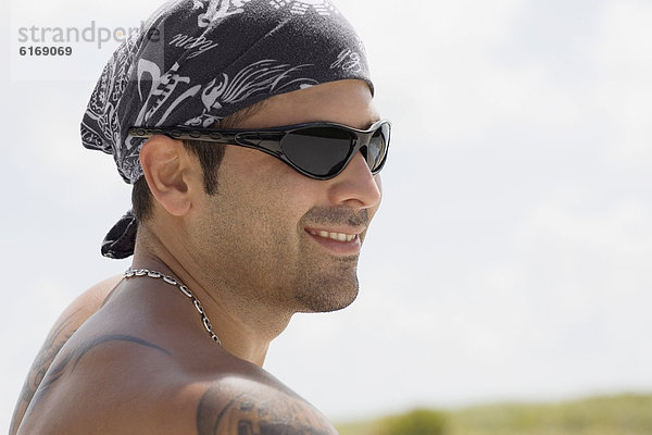 Mann  Hispanier  Kleidung  Sonnenbrille