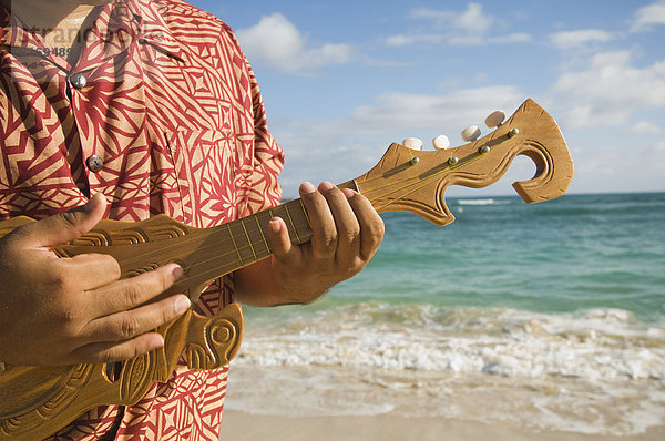 Mann  Strand  Gegenstand  Pazifischer Ozean  Pazifik  Stiller Ozean  Großer Ozean  spielen