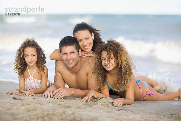 liegend  liegen  liegt  liegendes  liegender  liegende  daliegen  Strand  Hispanier