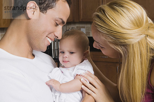 lächeln  Menschliche Eltern  Hispanier  Baby