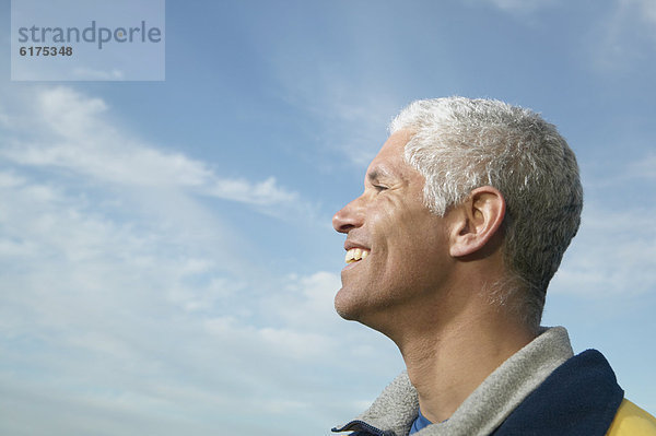 Profil  Profile  Mann  reifer Erwachsene  reife Erwachsene  Himmel  unterhalb  blau