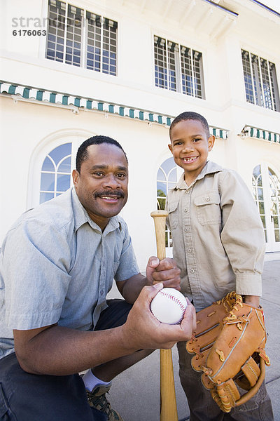 Menschlicher Vater  Sohn  Gerät  amerikanisch  Baseball