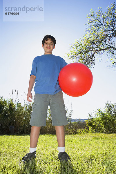 Helligkeit  Junge - Person  Sonnenlicht  Ball Spielzeug