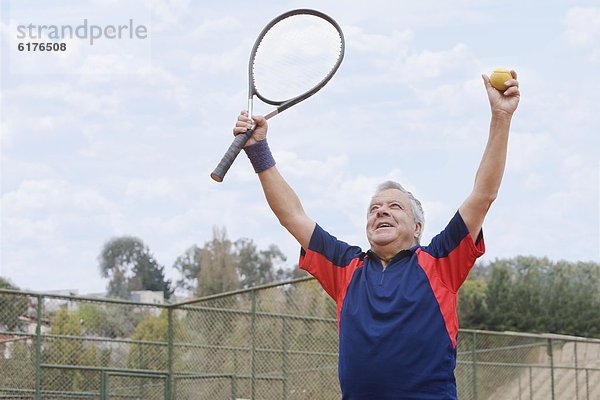 Senior  Senioren  Mann  Begeisterung  Hispanier  spielen  Tennis