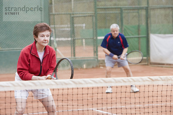 Senior  Senioren  Hispanier  Doppel  spielen  Tennis