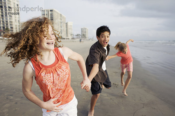 Drei Freunde am Strand